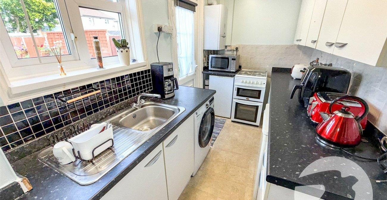 3 bedroom house for sale in London | Robinson Jackson