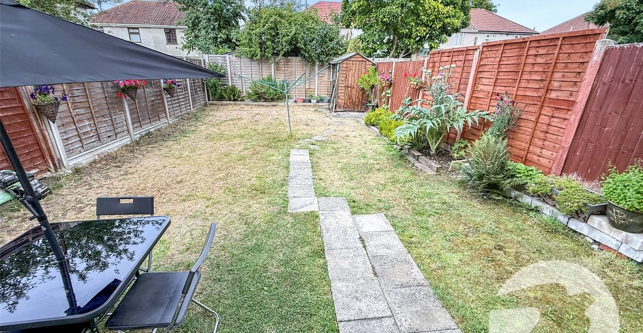 3 bedroom house for sale in London | Robinson Jackson