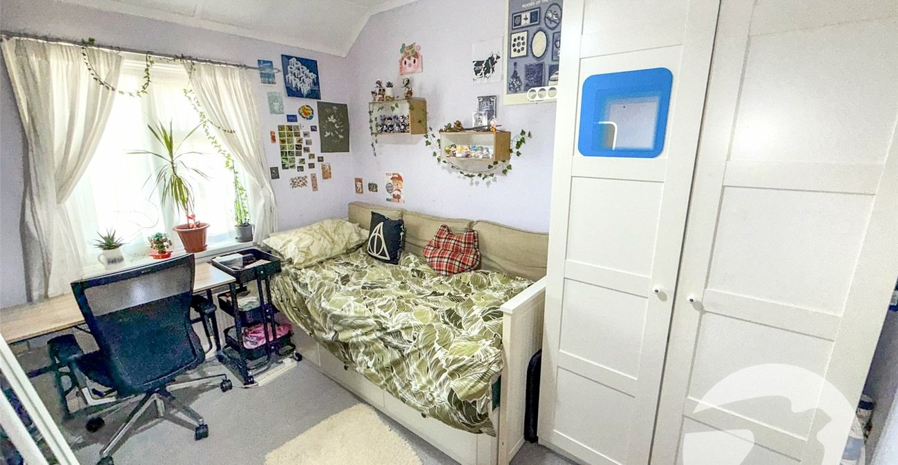 3 bedroom house for sale in London | Robinson Jackson