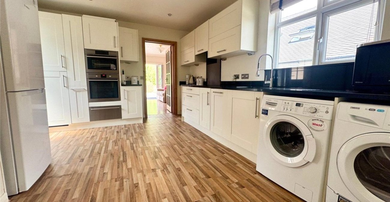2 bedroom bungalow for sale in South Orpington | Robinson Jackson