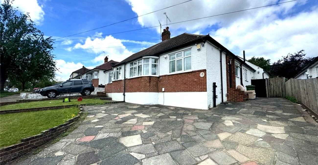 2 bedroom bungalow for sale in South Orpington | Robinson Jackson