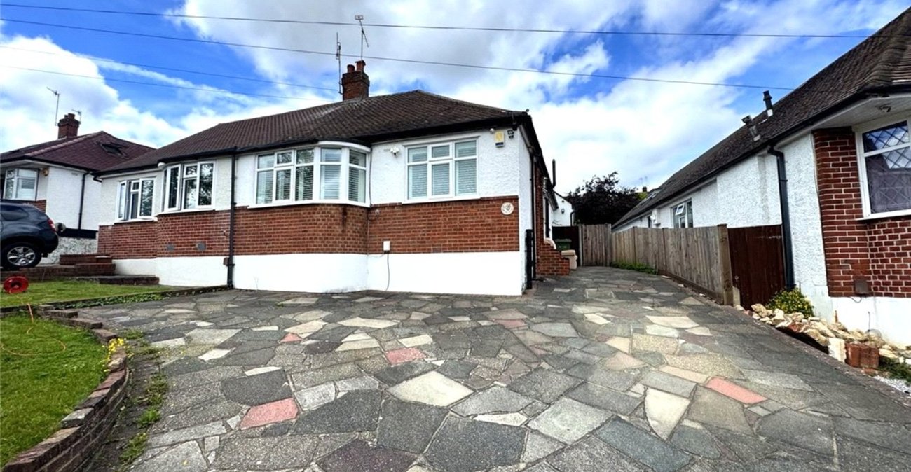 2 bedroom bungalow for sale in South Orpington | Robinson Jackson