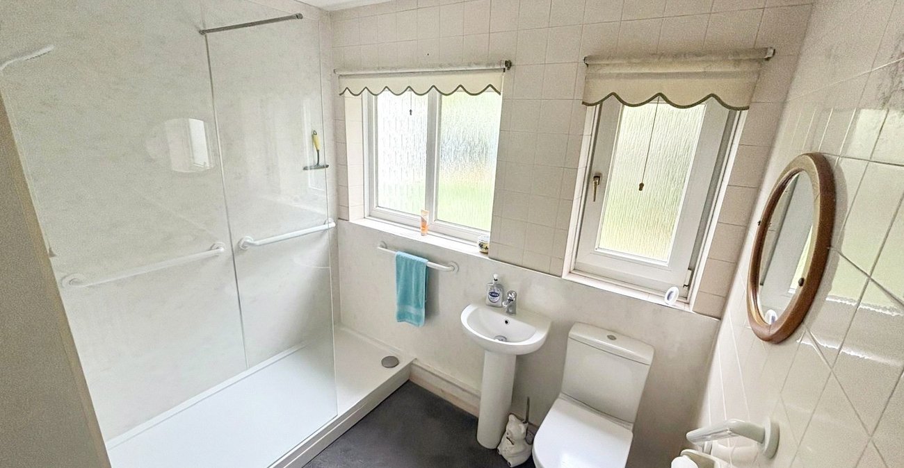3 bedroom bungalow for sale in Bexley | Robinson Jackson