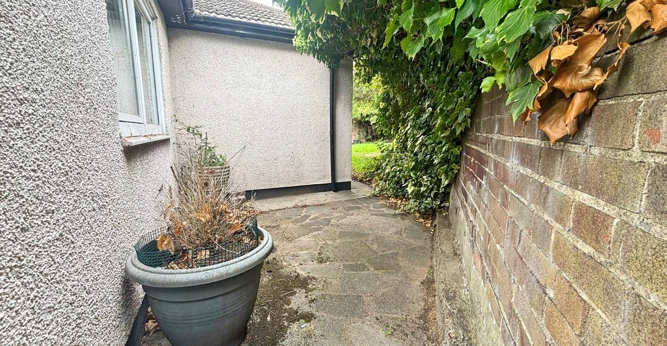 3 bedroom bungalow for sale in Bexley | Robinson Jackson