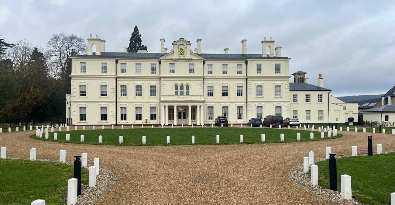 2 bedroom property for sale in Leybourne | Robinson Michael & Jackson