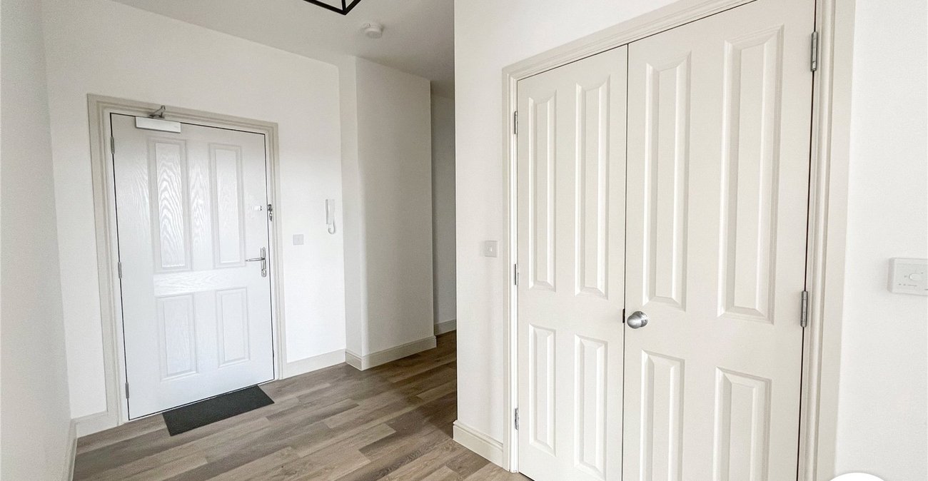 2 bedroom property for sale in Leybourne | Robinson Michael & Jackson