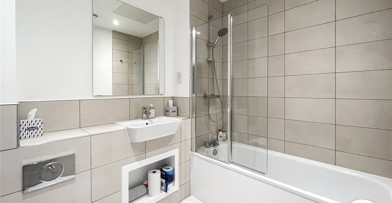2 bedroom property for sale in Leybourne | Robinson Michael & Jackson