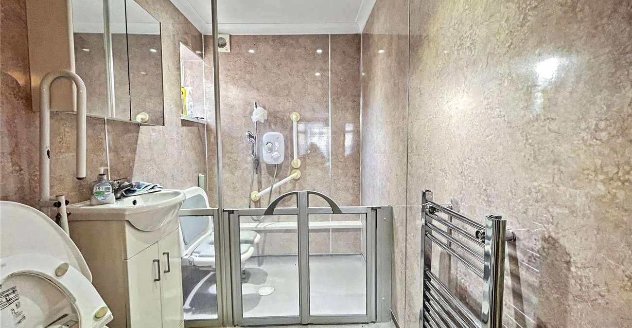 4 bedroom house for sale in Twydall | Robinson Michael & Jackson