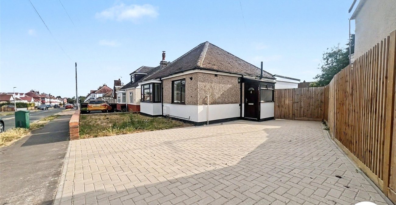 3 bedroom bungalow for sale in Rochester | Robinson Michael & Jackson