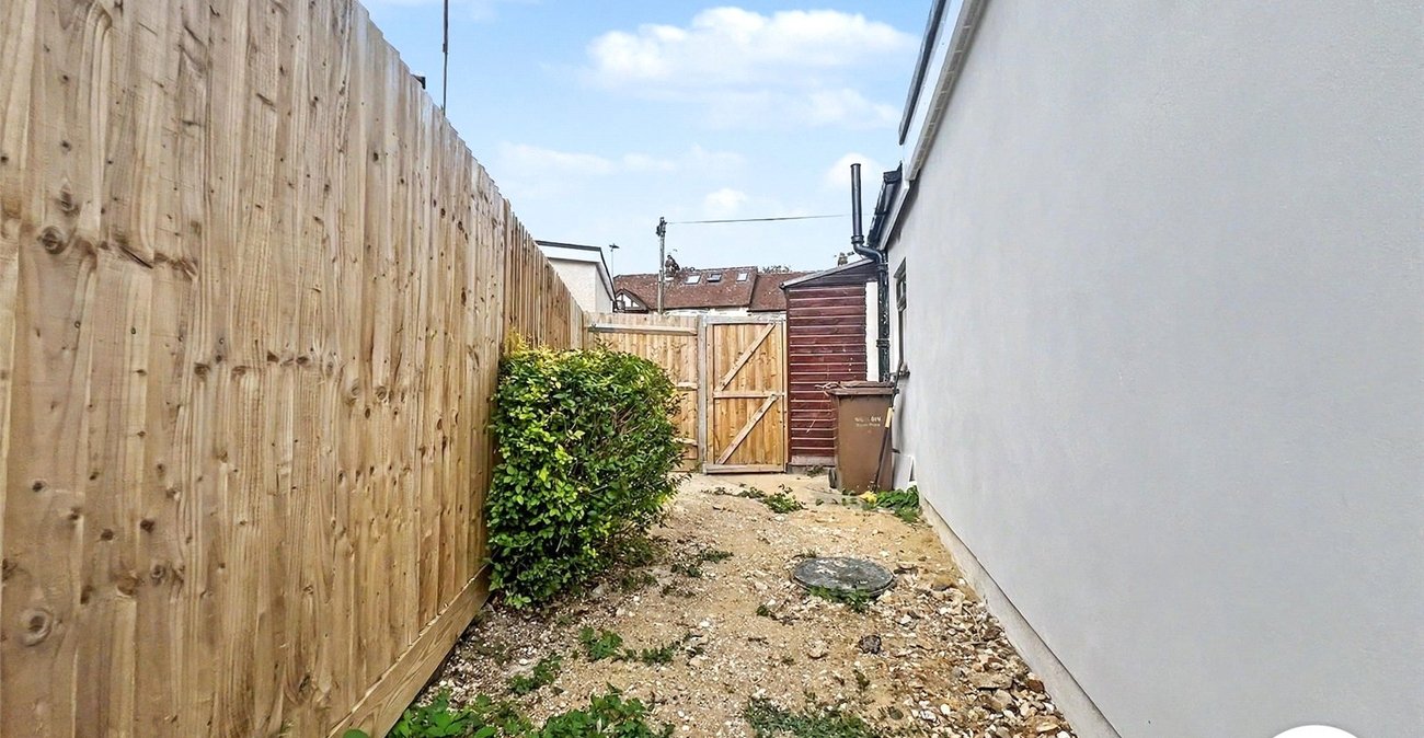 3 bedroom bungalow for sale in Rochester | Robinson Michael & Jackson