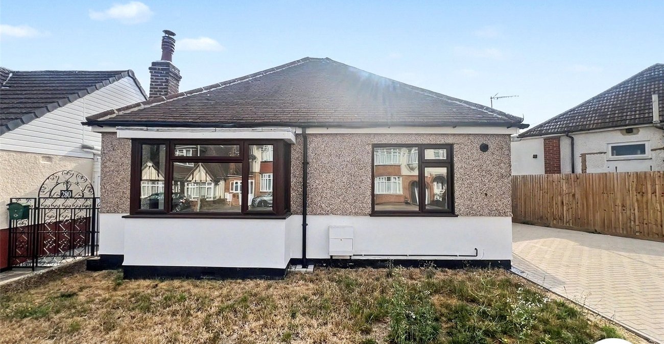3 bedroom bungalow for sale in Rochester | Robinson Michael & Jackson