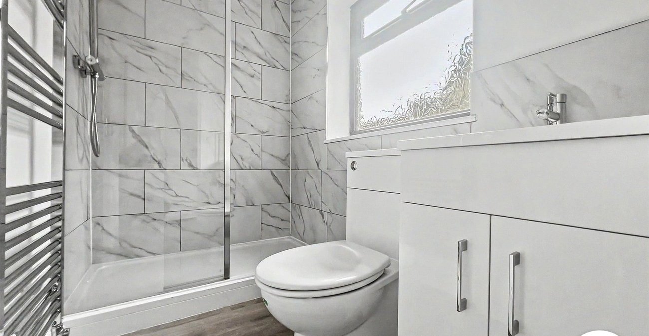 3 bedroom bungalow for sale in Rochester | Robinson Michael & Jackson