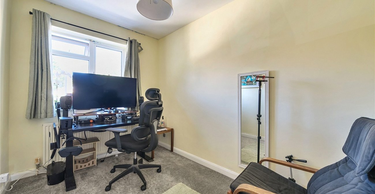 3 bedroom house for sale in London | Robinson Jackson