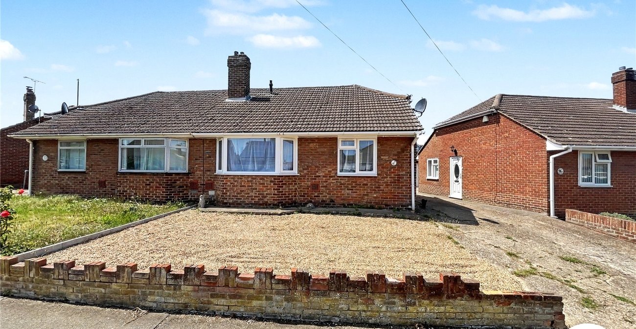 2 bedroom bungalow for sale in Sittingbourne | Robinson Michael & Jackson