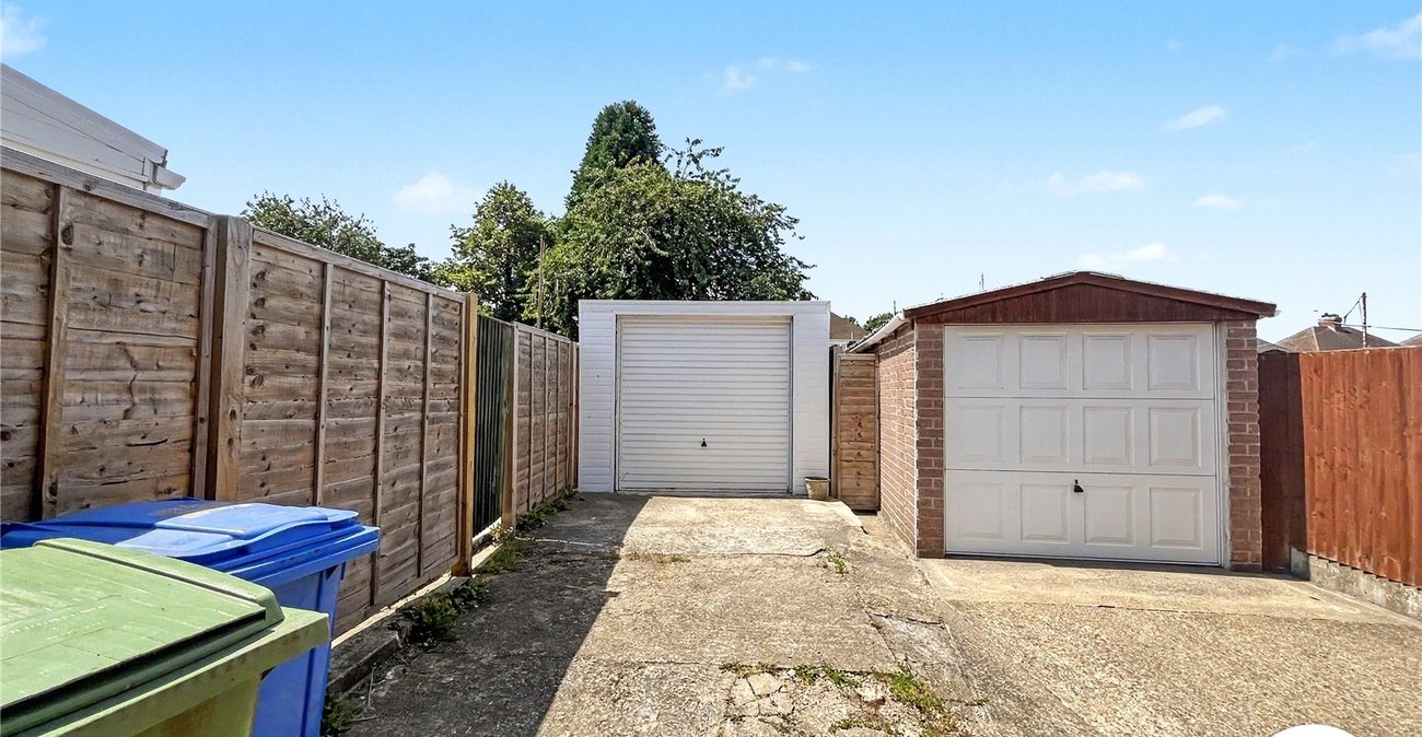 2 bedroom bungalow for sale in Sittingbourne | Robinson Michael & Jackson