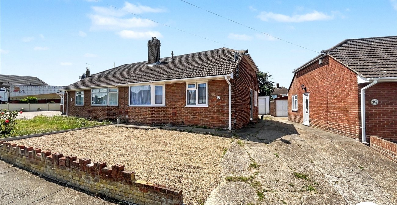 2 bedroom bungalow for sale in Sittingbourne | Robinson Michael & Jackson