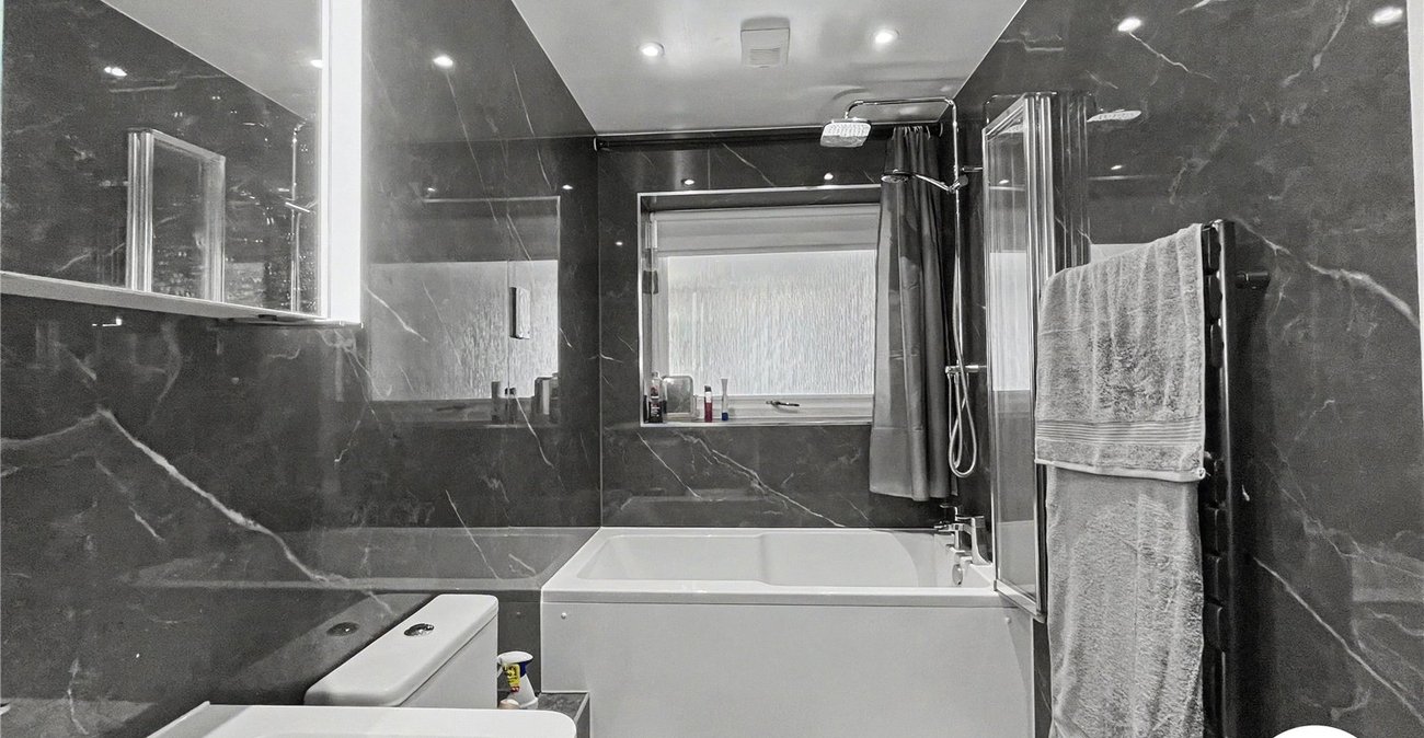 2 bedroom bungalow for sale in Sittingbourne | Robinson Michael & Jackson
