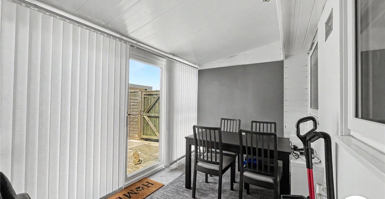 2 bedroom bungalow for sale in Sittingbourne | Robinson Michael & Jackson