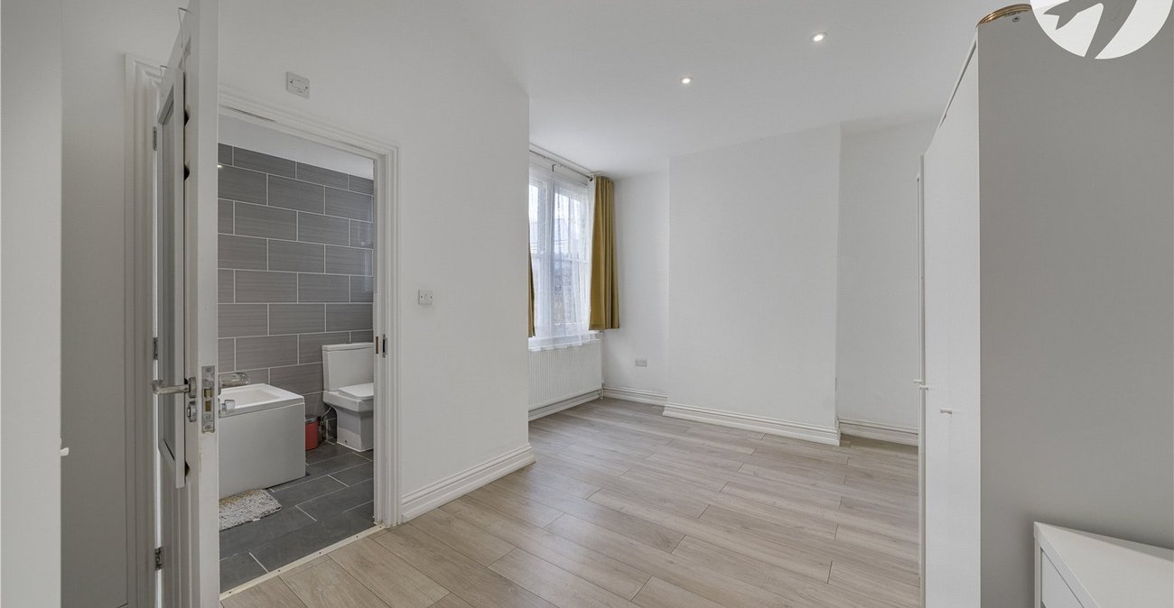 1 bedroom property for sale in Gravesend | Robinson Michael & Jackson