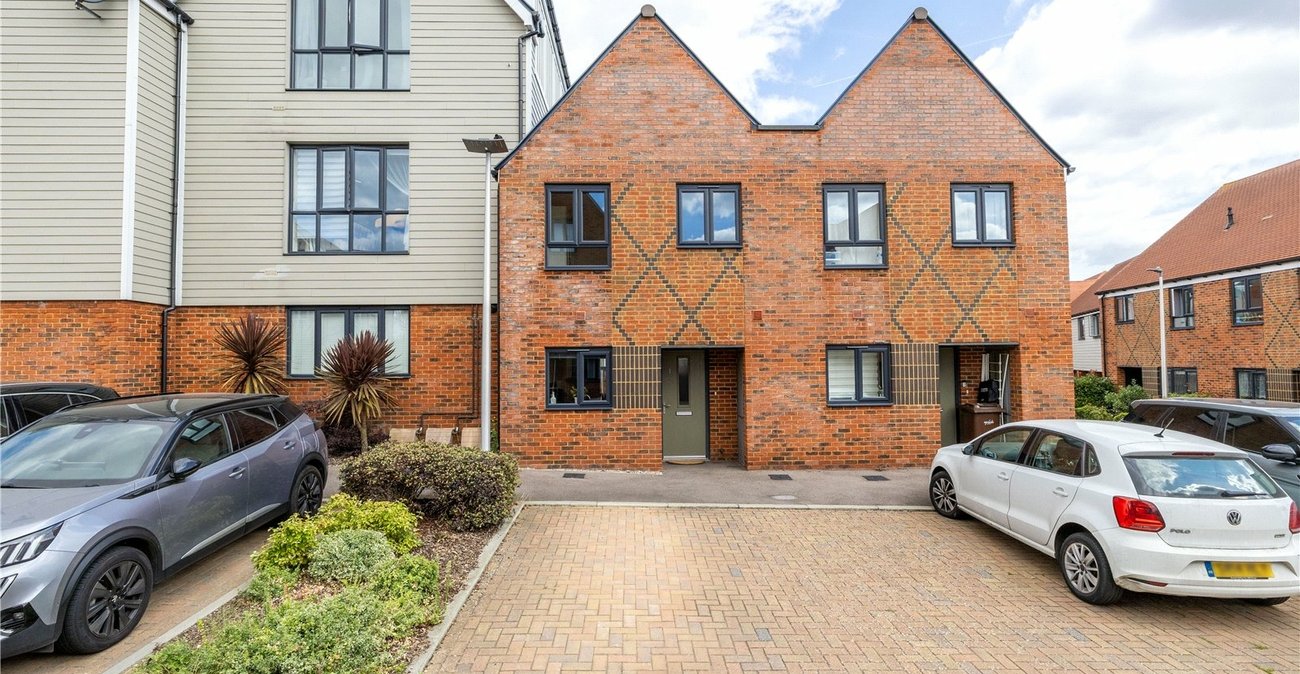 2 bedroom house for sale in Chatham | Robinson Michael & Jackson