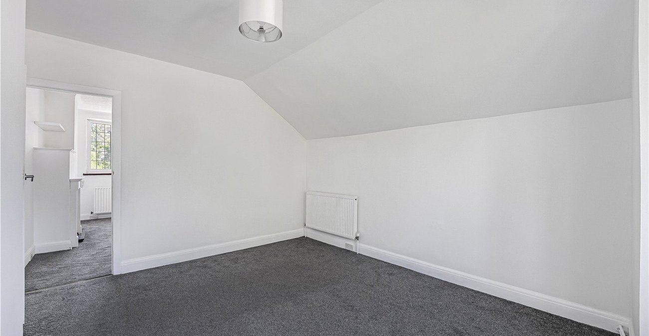 2 bedroom property for sale in West Dartford | Robinson Jackson