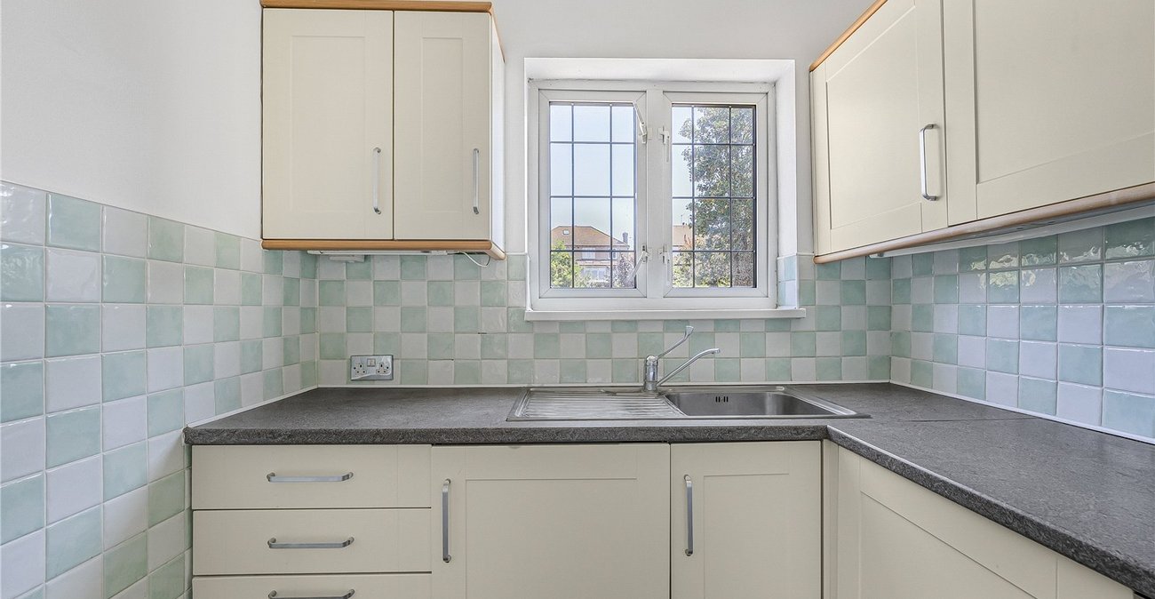 2 bedroom property for sale in West Dartford | Robinson Jackson