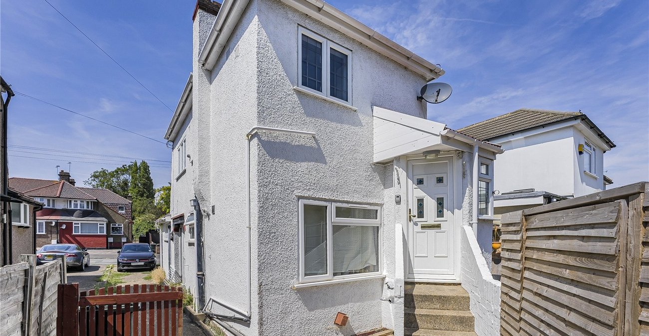 2 bedroom property for sale in West Dartford | Robinson Jackson