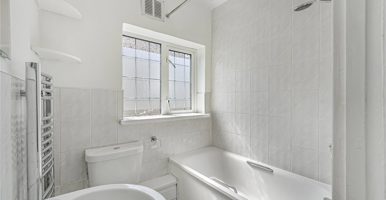 2 bedroom property for sale in West Dartford | Robinson Jackson