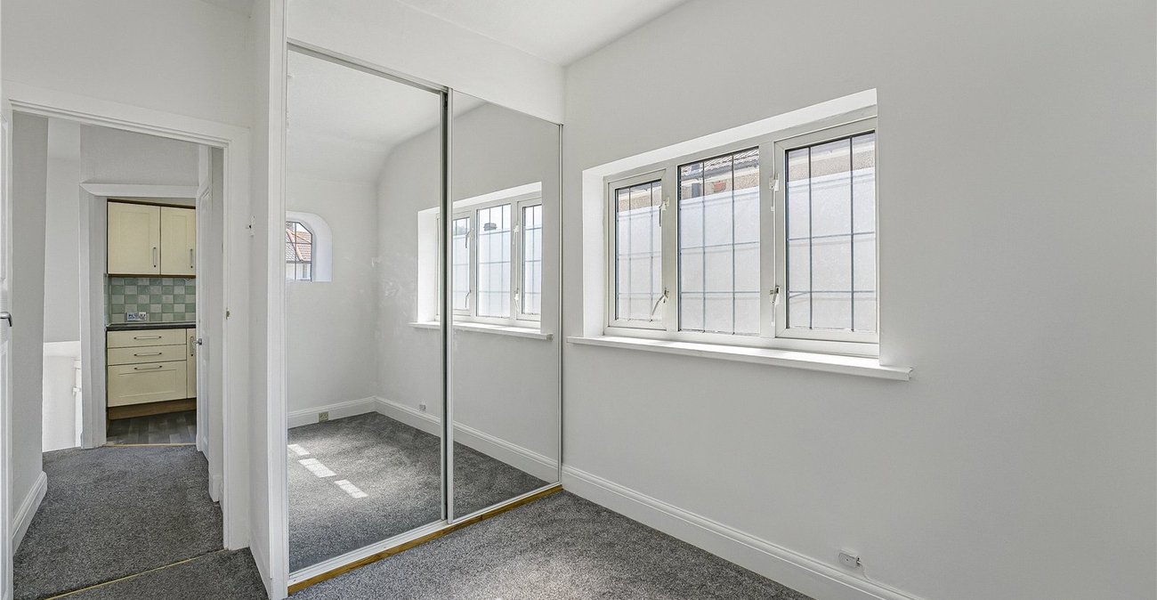 2 bedroom property for sale in West Dartford | Robinson Jackson