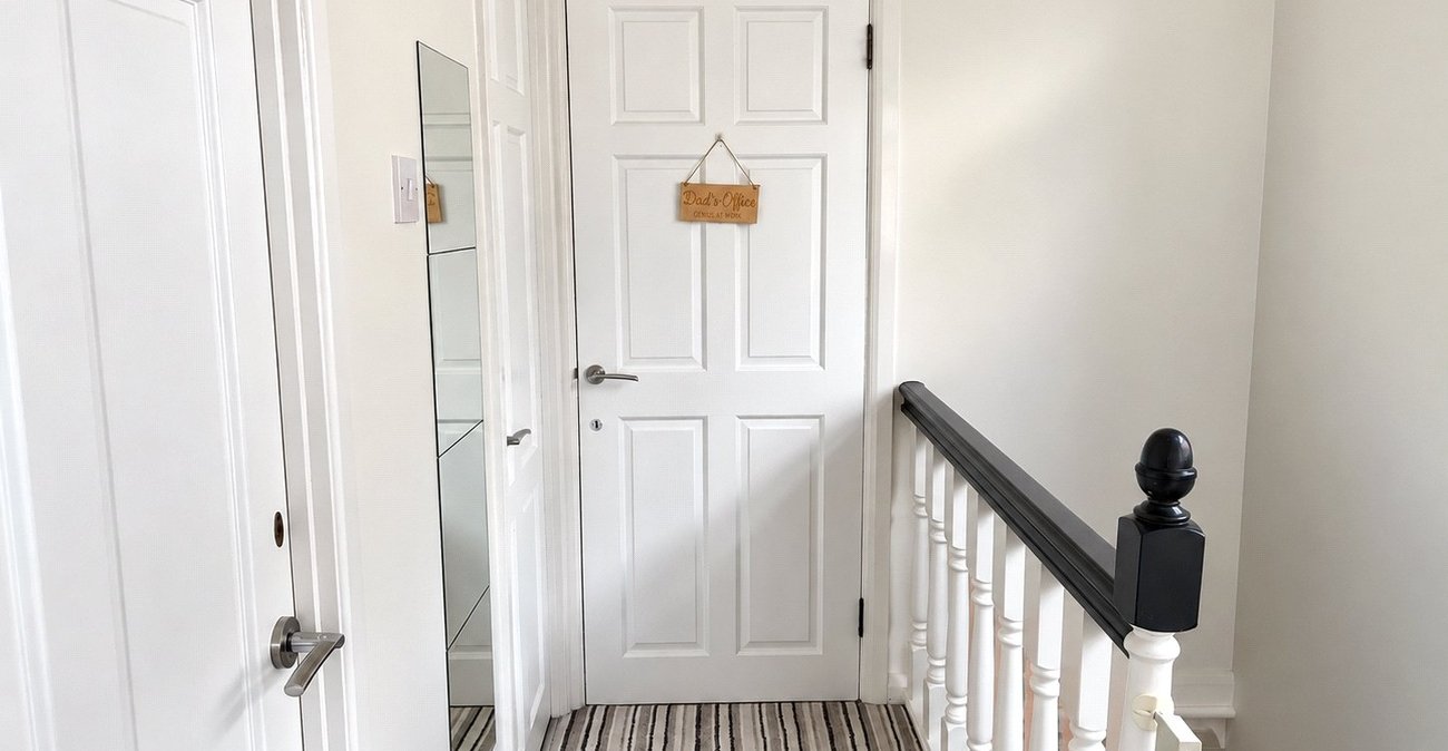 3 bedroom house for sale in London | Robinson Jackson