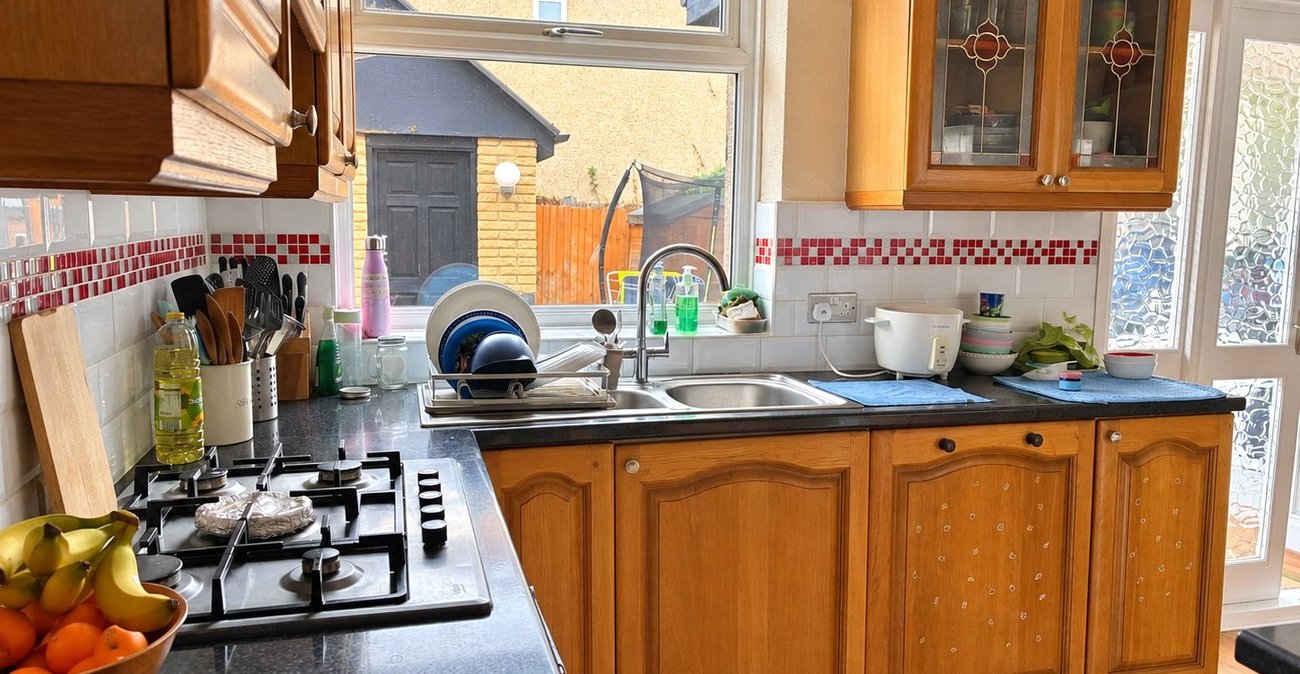 3 bedroom house for sale in London | Robinson Jackson
