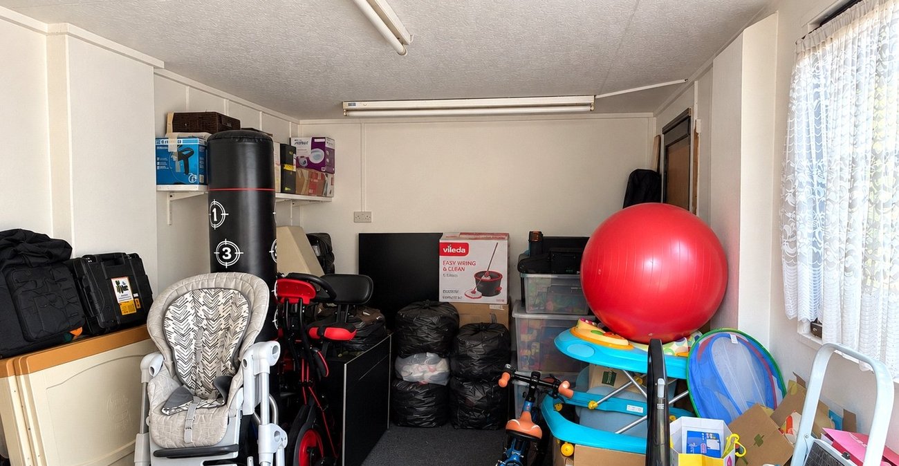3 bedroom house for sale in London | Robinson Jackson