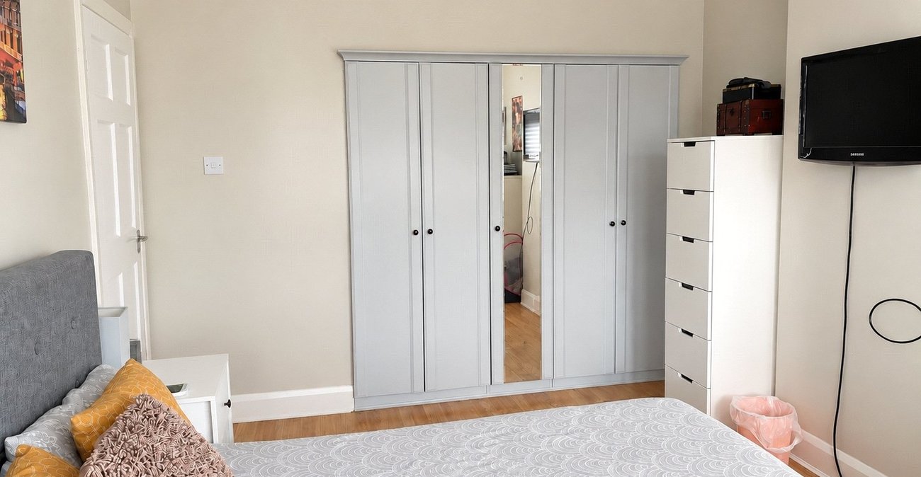 3 bedroom house for sale in London | Robinson Jackson
