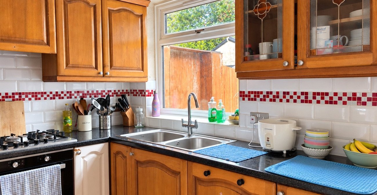 3 bedroom house for sale in London | Robinson Jackson
