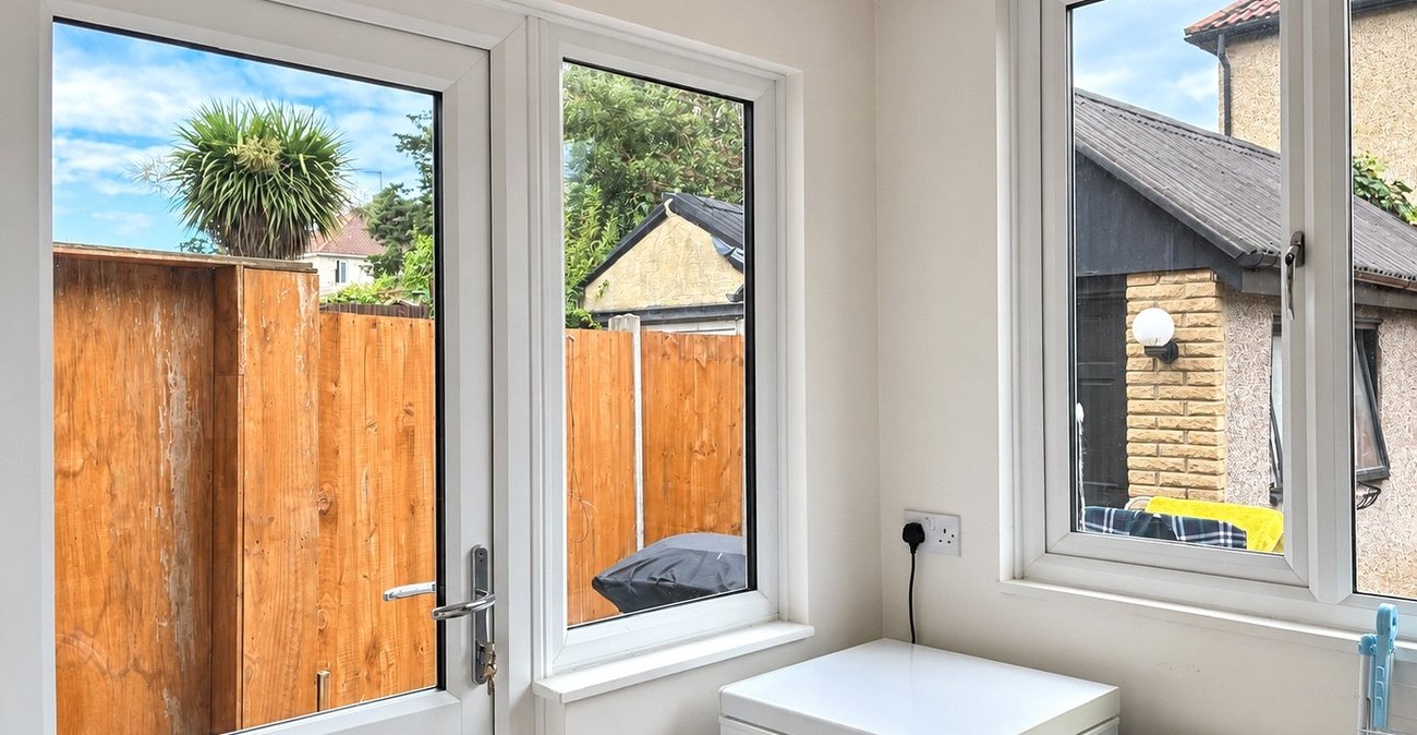 3 bedroom house for sale in London | Robinson Jackson
