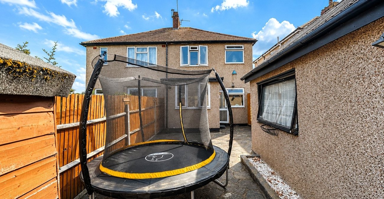3 bedroom house for sale in London | Robinson Jackson