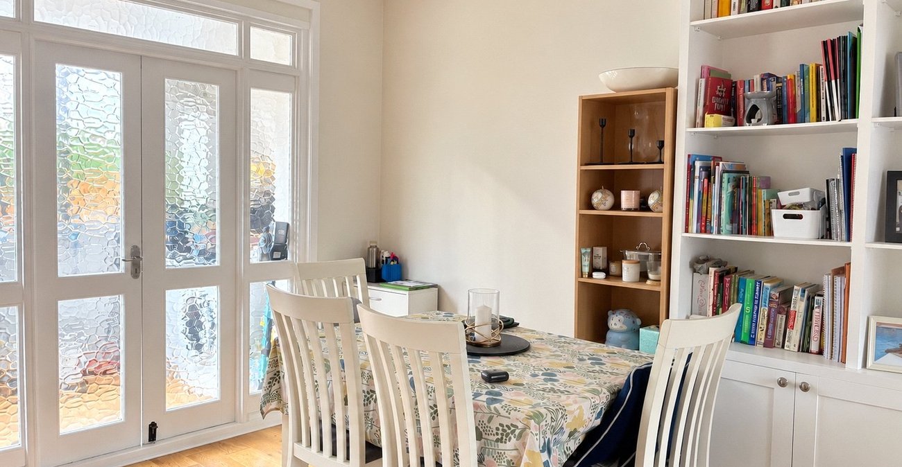 3 bedroom house for sale in London | Robinson Jackson