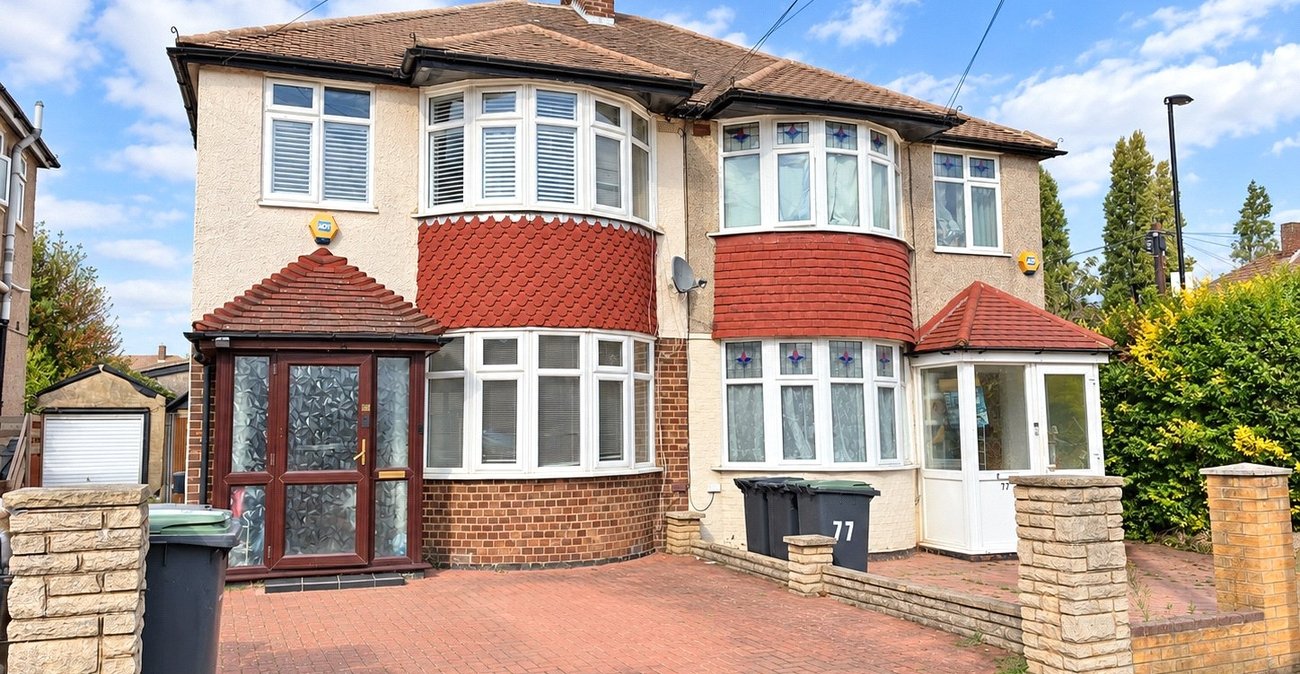 3 bedroom house for sale in London | Robinson Jackson
