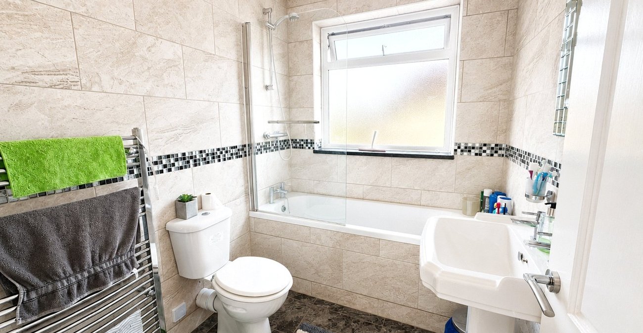 3 bedroom house for sale in London | Robinson Jackson
