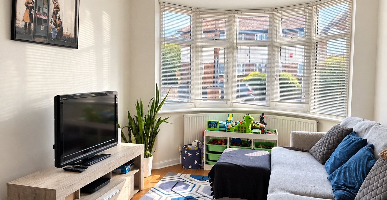 3 bedroom house for sale in London | Robinson Jackson