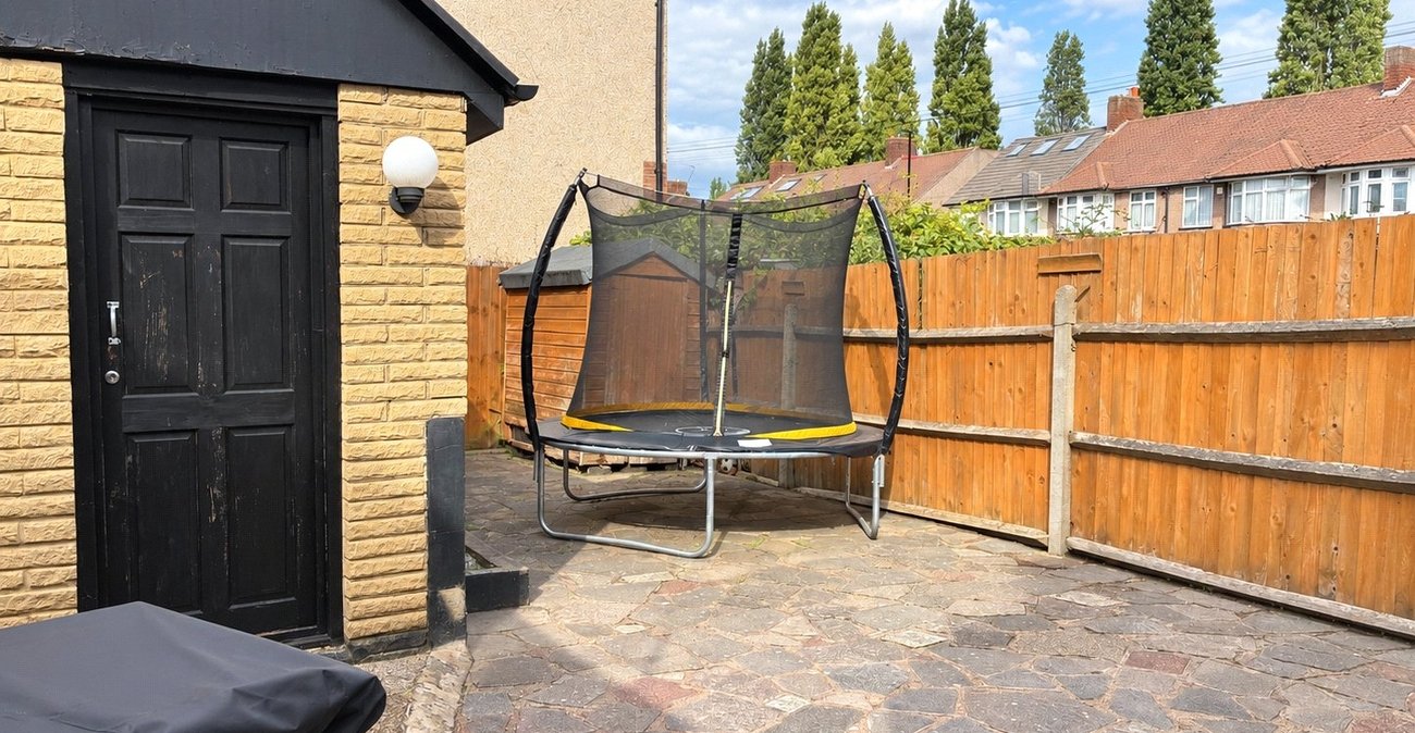 3 bedroom house for sale in London | Robinson Jackson