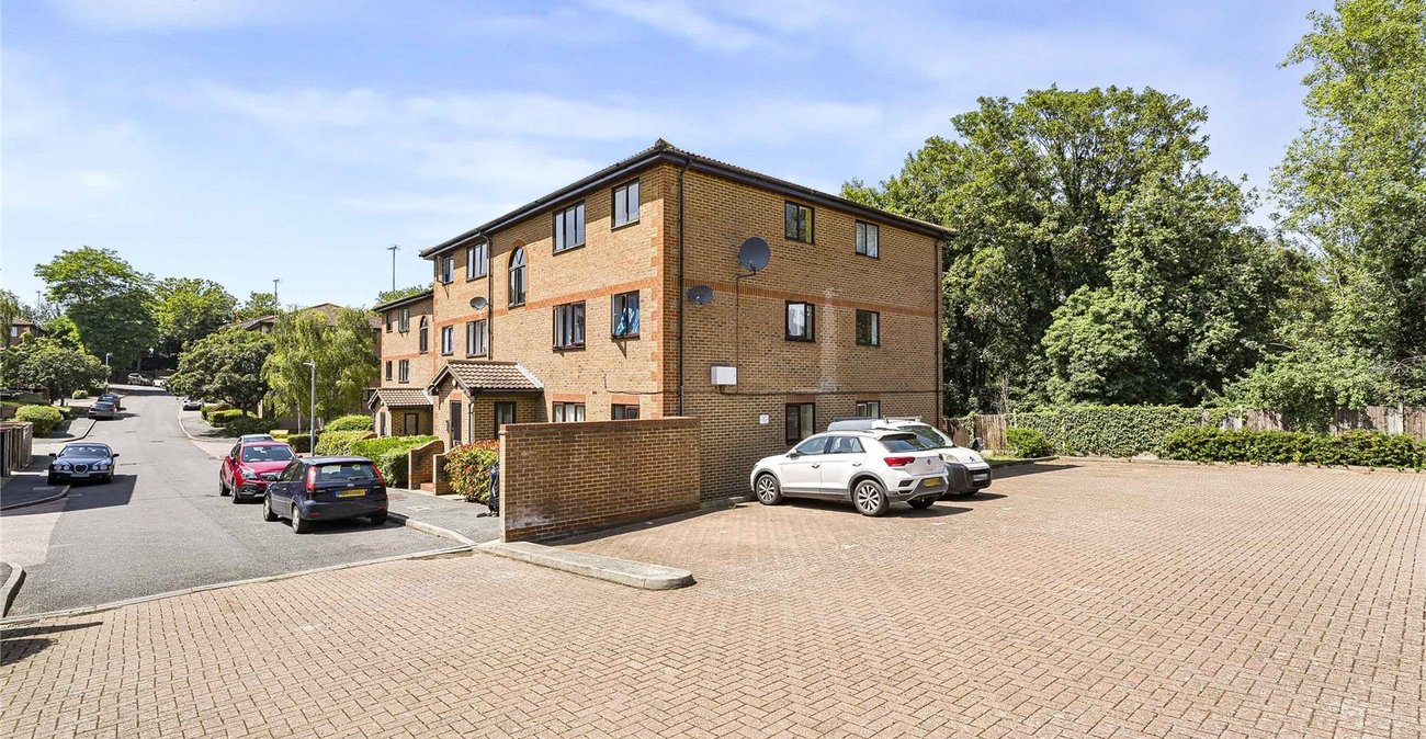 1 bedroom property for sale in Greenhithe | Robinson Jackson