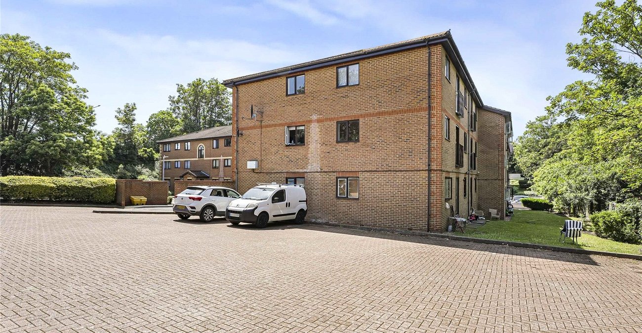 1 bedroom property for sale in Greenhithe | Robinson Jackson