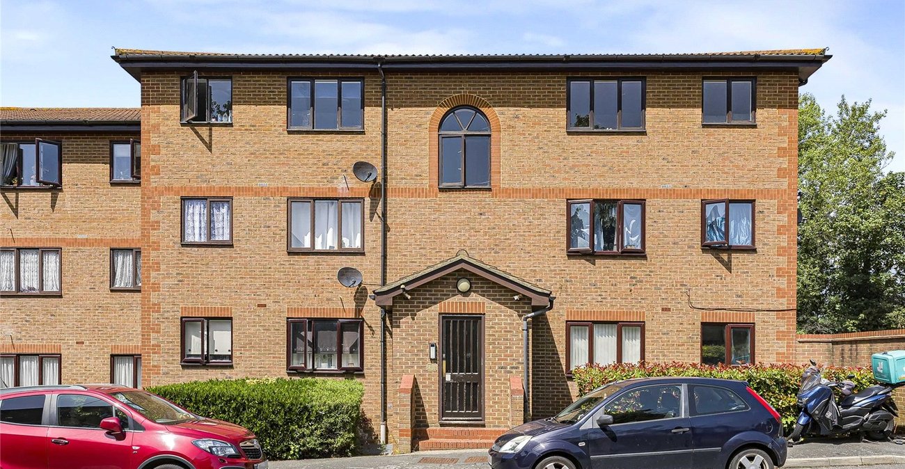 1 bedroom property for sale in Greenhithe | Robinson Jackson