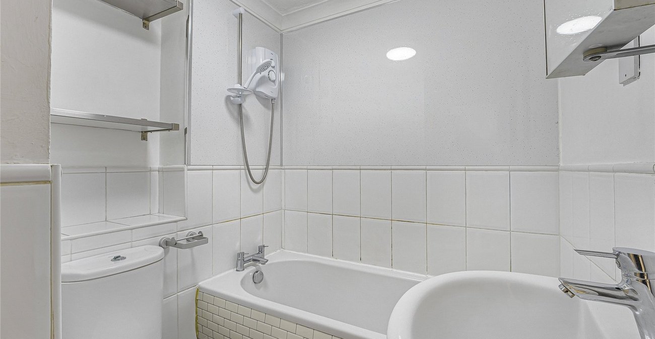 1 bedroom property for sale in Greenhithe | Robinson Jackson