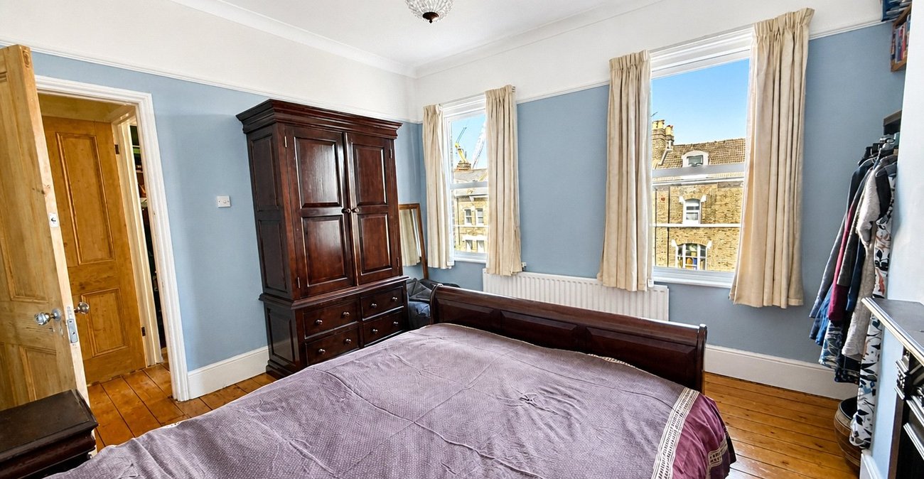 4 bedroom house for sale in London | Robinson Jackson