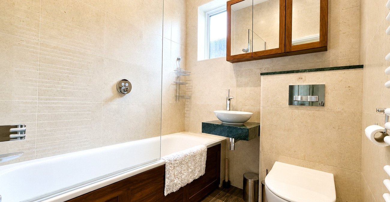 4 bedroom house for sale in London | Robinson Jackson