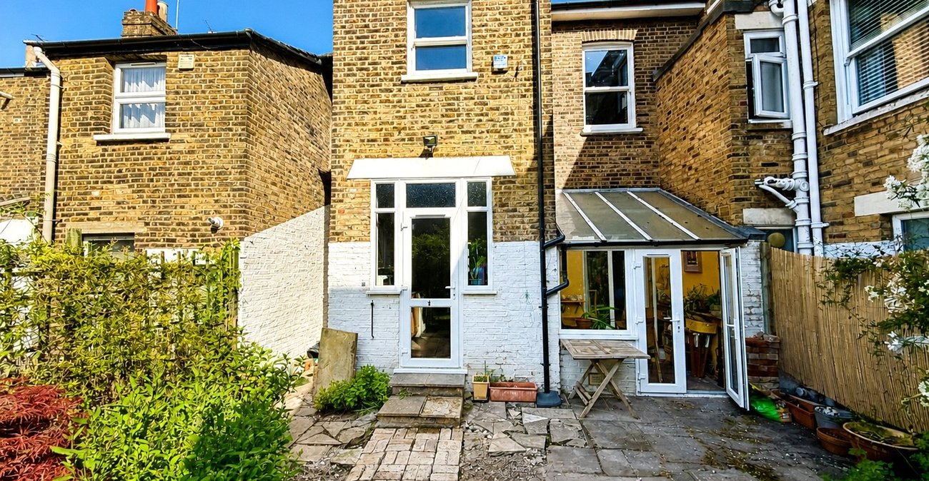 4 bedroom house for sale in London | Robinson Jackson