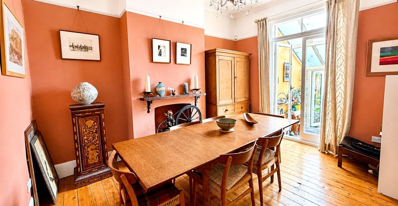 4 bedroom house for sale in London | Robinson Jackson