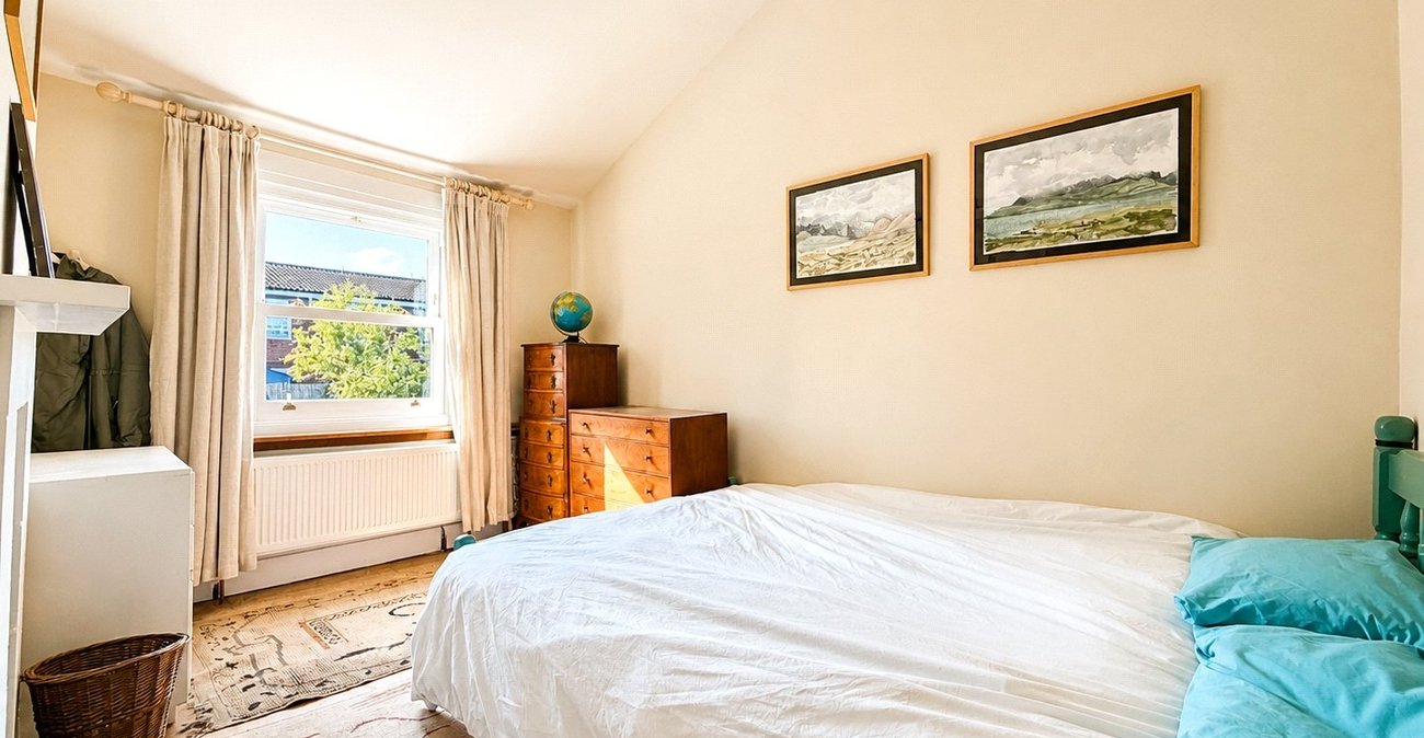 4 bedroom house for sale in London | Robinson Jackson